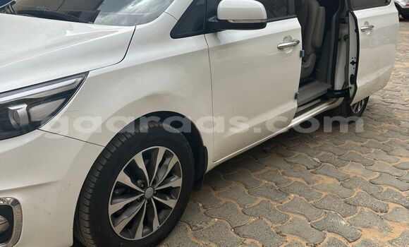 Dieundeu Beess Kia Carnival Blanc Auto in Dakar in Dakar Dieundeu Beess Kia Carnival Blanc Auto in Dakar in Dakar