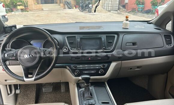 Dieundeu Beess Kia Carnival Blanc Auto in Dakar in Dakar Dieundeu Beess Kia Carnival Blanc Auto in Dakar in Dakar