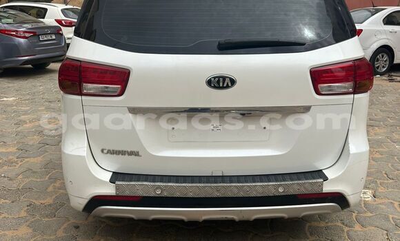 Dieundeu Beess Kia Carnival Blanc Auto in Dakar in Dakar Dieundeu Beess Kia Carnival Blanc Auto in Dakar in Dakar