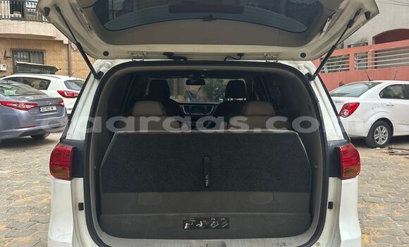 Dieundeu Beess Kia Carnival Blanc Auto in Dakar in Dakar Dieundeu Beess Kia Carnival Blanc Auto in Dakar in Dakar