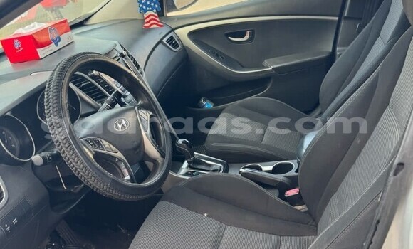 Buy Used Hyundai Elantra Silver Car in Dakar in Dakar Buy Used Hyundai Elantra Silver Car in Dakar in Dakar