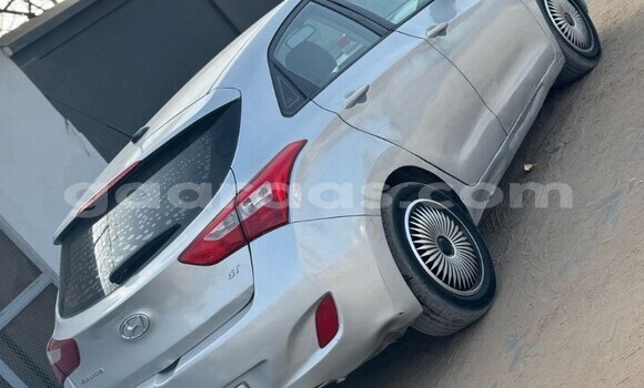 Buy Used Hyundai Elantra Silver Car in Dakar in Dakar Buy Used Hyundai Elantra Silver Car in Dakar in Dakar