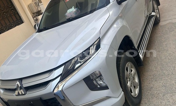 Buy Used Mitsubishi L200 White Car in Dakar in Dakar