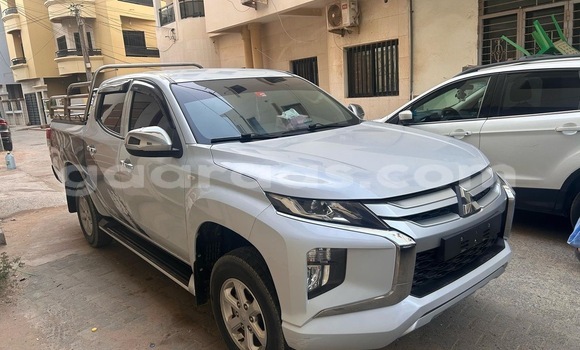 Acheter Occasion Voiture Mitsubishi L200 Blanc à Dakar, Dakar Acheter Occasion Voiture Mitsubishi L200 Blanc à Dakar, Dakar