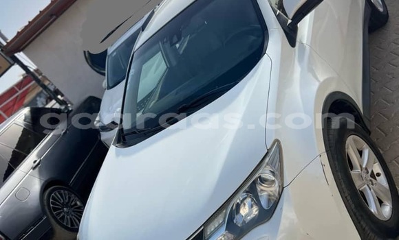 Dieundeu Occasion Toyota RAV4 White Auto in Dakar in Dakar Dieundeu Occasion Toyota RAV4 White Auto in Dakar in Dakar
