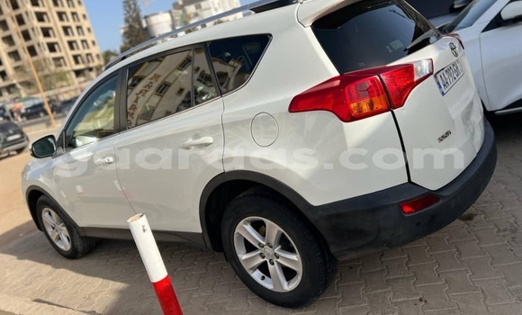 Dieundeu Occasion Toyota RAV4 White Auto in Dakar in Dakar Dieundeu Occasion Toyota RAV4 White Auto in Dakar in Dakar