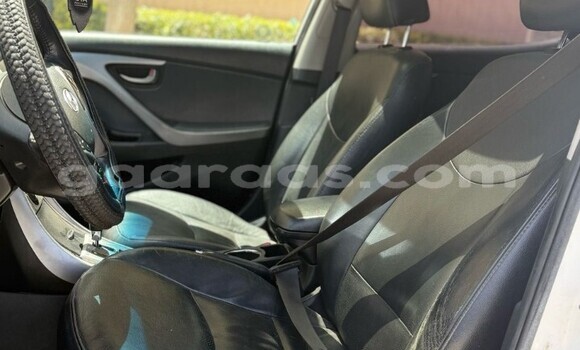 Buy Used Hyundai Avante Blanc Car in Dakar in Dakar Buy Used Hyundai Avante Blanc Car in Dakar in Dakar