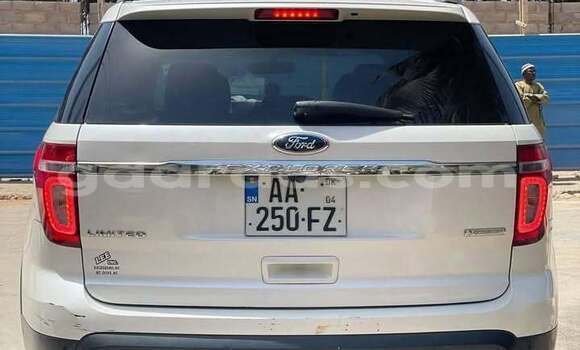 Buy Used Ford Explorer White Car in Dakar in Dakar Buy Used Ford Explorer White Car in Dakar in Dakar