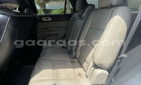 Buy Used Ford Explorer White Car in Dakar in Dakar Buy Used Ford Explorer White Car in Dakar in Dakar