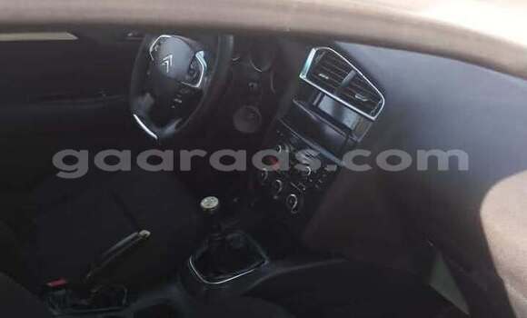 Dieundeu Occasion Citroen C4 White Auto in Dakar in Dakar Dieundeu Occasion Citroen C4 White Auto in Dakar in Dakar