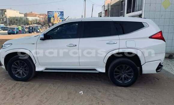 Dieundeu Occasion Mitsubishi Montero White Auto in Dakar in Dakar Dieundeu Occasion Mitsubishi Montero White Auto in Dakar in Dakar