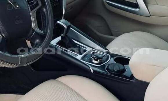 Dieundeu Occasion Mitsubishi Montero White Auto in Dakar in Dakar Dieundeu Occasion Mitsubishi Montero White Auto in Dakar in Dakar