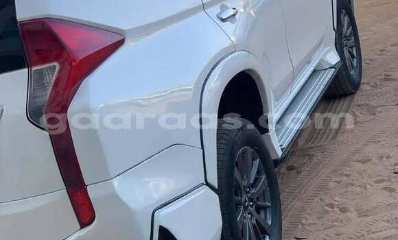 Dieundeu Occasion Mitsubishi Montero White Auto in Dakar in Dakar Dieundeu Occasion Mitsubishi Montero White Auto in Dakar in Dakar