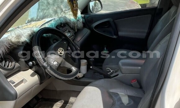 Dieundeu Occasion Toyota Rav 4 White Auto in Dakar in Dakar Dieundeu Occasion Toyota Rav 4 White Auto in Dakar in Dakar