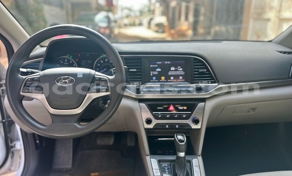 Acheter Import Voiture Hyundai Elantra Blanc à Dakar, Dakar Acheter Import Voiture Hyundai Elantra Blanc à Dakar, Dakar