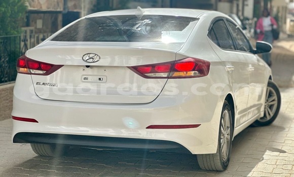 Acheter Import Voiture Hyundai Elantra Blanc à Dakar, Dakar Acheter Import Voiture Hyundai Elantra Blanc à Dakar, Dakar