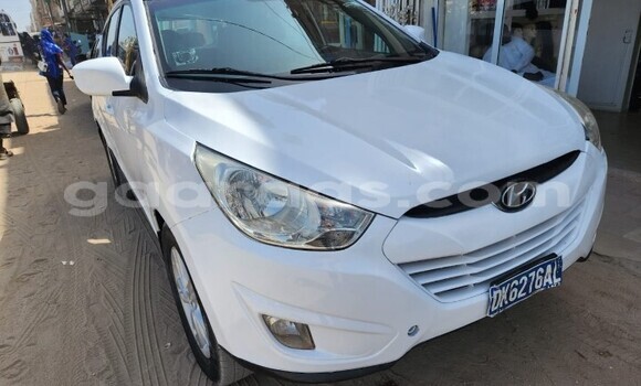 Buy Used Hyundai ix35 White Car in Dakar in Dakar Buy Used Hyundai ix35 White Car in Dakar in Dakar