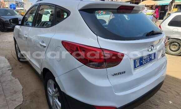 Buy Used Hyundai ix35 White Car in Dakar in Dakar Buy Used Hyundai ix35 White Car in Dakar in Dakar