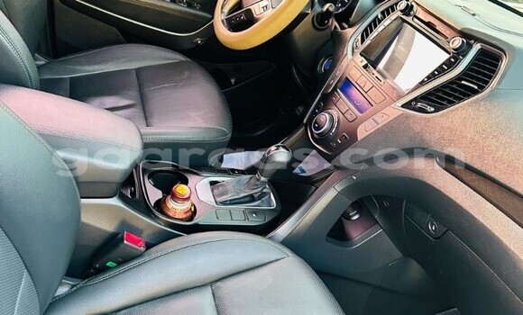 Buy Used Hyundai Santa Fe Blanc Car in Dakar in Dakar Buy Used Hyundai Santa Fe Blanc Car in Dakar in Dakar