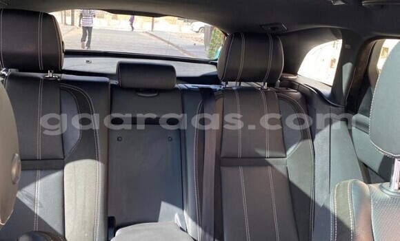 Dieundeu Occasion Land Rover Range Rover Velar White Auto in Dakar in Dakar Dieundeu Occasion Land Rover Range Rover Velar White Auto in Dakar in Dakar