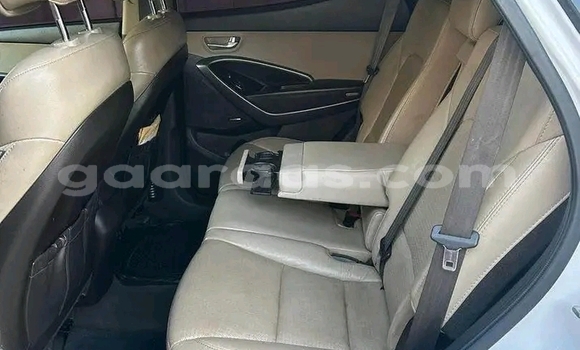 Dieundeu Occasion Hyundai Santa Fe White Auto in Dakar in Dakar Dieundeu Occasion Hyundai Santa Fe White Auto in Dakar in Dakar