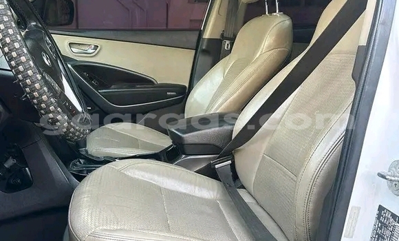 Dieundeu Occasion Hyundai Santa Fe White Auto in Dakar in Dakar Dieundeu Occasion Hyundai Santa Fe White Auto in Dakar in Dakar