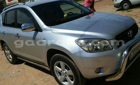 Acheter Occasion Voiture Toyota RAV4 Gris à Gueule Tapee Fass Colobane au Dakar Acheter Occasion Voiture Toyota RAV4 Gris à Gueule Tapee Fass Colobane au Dakar