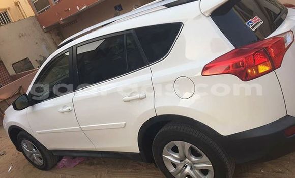 Acheter Occasion Voiture Toyota RAV4 Blanc à Gueule Tapee Fass Colobane au Dakar Acheter Occasion Voiture Toyota RAV4 Blanc à Gueule Tapee Fass Colobane au Dakar