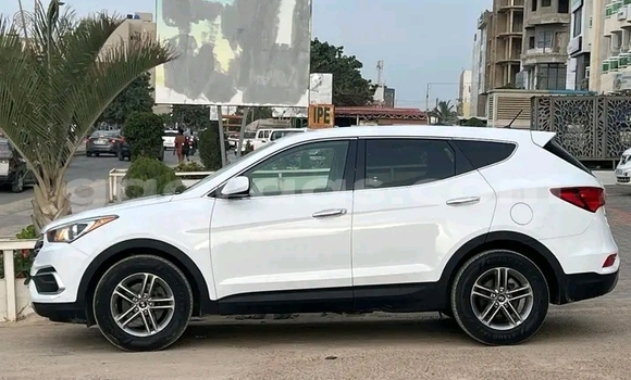 Dieundeu Occasion Hyundai Santa Fe White Auto in Dakar in Dakar Dieundeu Occasion Hyundai Santa Fe White Auto in Dakar in Dakar