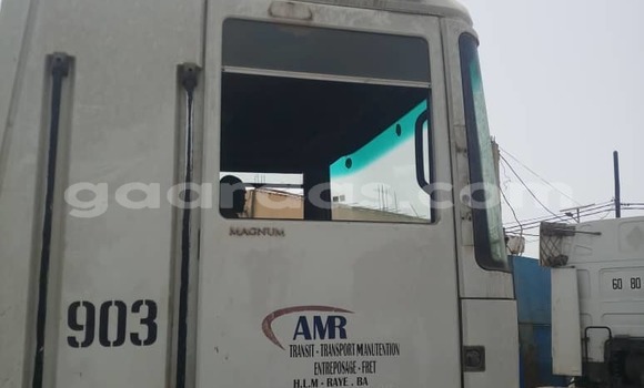 Buy Used Renault Trafic White Truck in Dakar in Dakar Buy Used Renault Trafic White Truck in Dakar in Dakar