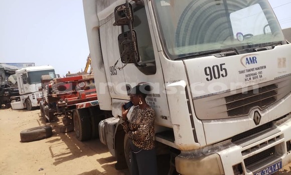 Buy Used Renault Trafic White Truck in Dakar in Dakar Buy Used Renault Trafic White Truck in Dakar in Dakar