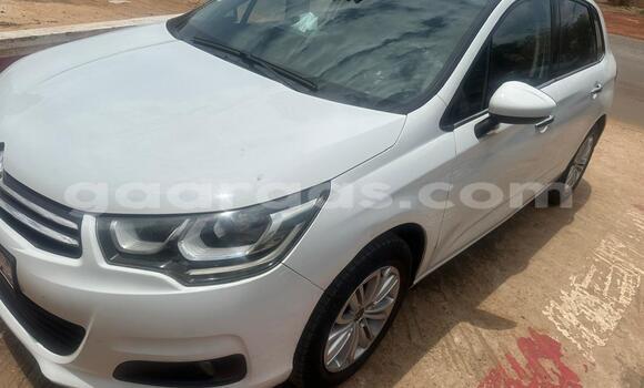 Acheter Occasion Voiture Citroen C4 Blanc à Dakar, Dakar Acheter Occasion Voiture Citroen C4 Blanc à Dakar, Dakar