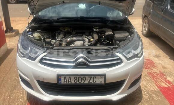 Acheter Occasion Voiture Citroen C4 Blanc à Dakar, Dakar Acheter Occasion Voiture Citroen C4 Blanc à Dakar, Dakar