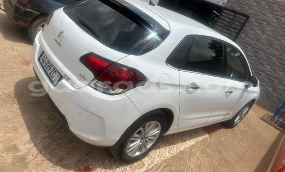 Acheter Occasion Voiture Citroen C4 Blanc à Dakar, Dakar Acheter Occasion Voiture Citroen C4 Blanc à Dakar, Dakar