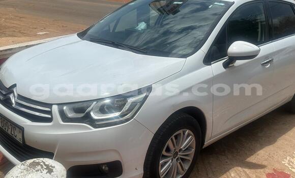 Acheter Occasion Voiture Citroen C4 Blanc à Dakar, Dakar Acheter Occasion Voiture Citroen C4 Blanc à Dakar, Dakar