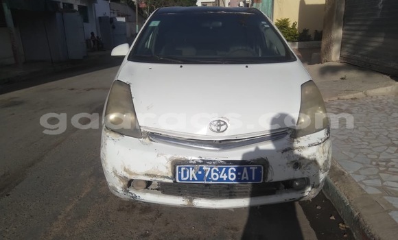 Buy Used Toyota Prius White Car in Dakar in Dakar Buy Used Toyota Prius White Car in Dakar in Dakar