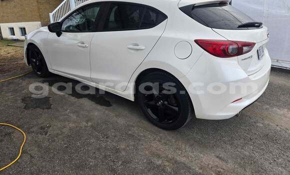 Dieundeu Occasion Mazda 3 White Auto in Thiès in Région de Thiès Dieundeu Occasion Mazda 3 White Auto in Thiès in Région de Thiès