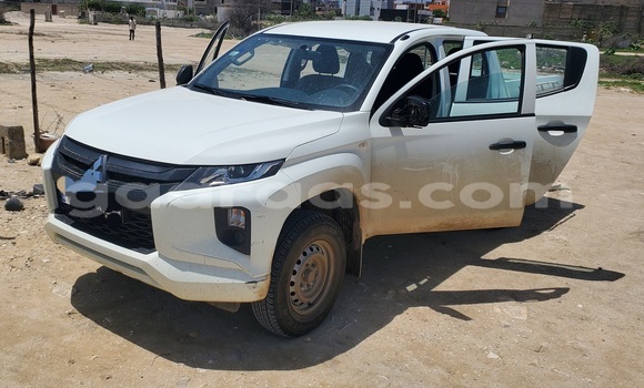 Buy Used Mitsubishi L400 White Truck in Dakar in Dakar Buy Used Mitsubishi L400 White Truck in Dakar in Dakar