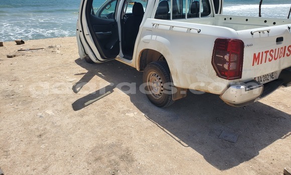 Acheter Occasion Voiture Mitsubishi L200 Blanc à Rufisque, Dakar