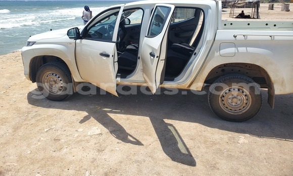 Dieundeu Occasion Mitsubishi L200 White Auto in Rufisque in Dakar Dieundeu Occasion Mitsubishi L200 White Auto in Rufisque in Dakar