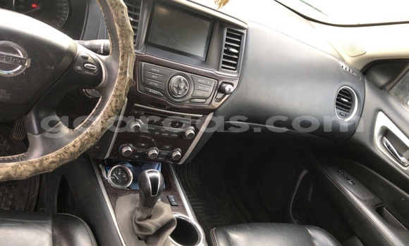 Buy Used Nissan Pathfinder Silver Car in Dakar in Dakar Buy Used Nissan Pathfinder Silver Car in Dakar in Dakar