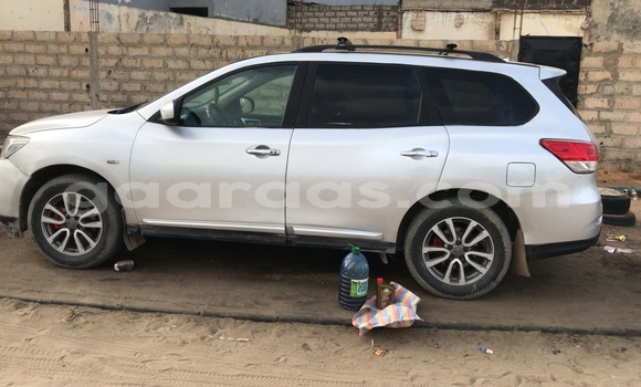 Buy Used Nissan Pathfinder Silver Car in Dakar in Dakar Buy Used Nissan Pathfinder Silver Car in Dakar in Dakar