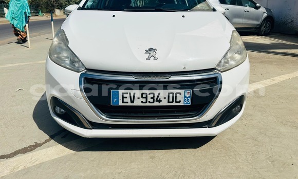 Buy Used Peugeot 208 White Car in Dakar in Dakar