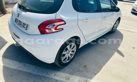 Buy Used Peugeot 208 White Car in Dakar in Dakar Buy Used Peugeot 208 White Car in Dakar in Dakar