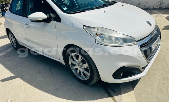 Buy Used Peugeot 208 White Car in Dakar in Dakar Buy Used Peugeot 208 White Car in Dakar in Dakar