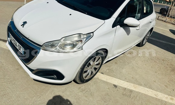 Buy Used Peugeot 208 White Car in Dakar in Dakar Buy Used Peugeot 208 White Car in Dakar in Dakar