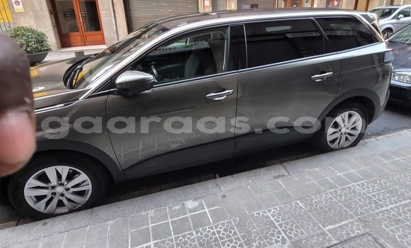 Buy Import Peugeot 5008 Green Car in Dakar in Dakar Buy Import Peugeot 5008 Green Car in Dakar in Dakar