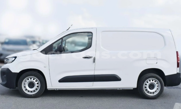 Acheter Import Voiture Peugeot Partner White à Import - Dubai, Dakar Acheter Import Voiture Peugeot Partner White à Import - Dubai, Dakar