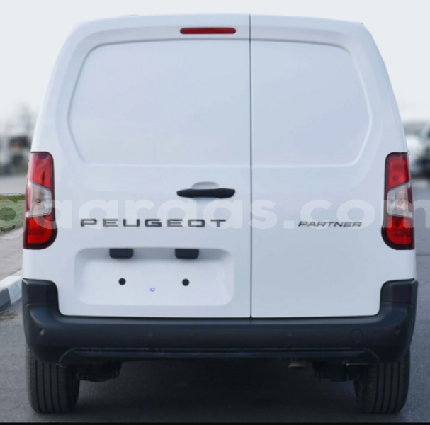 Big with watermark peugeot partner dakar import dubai 32899