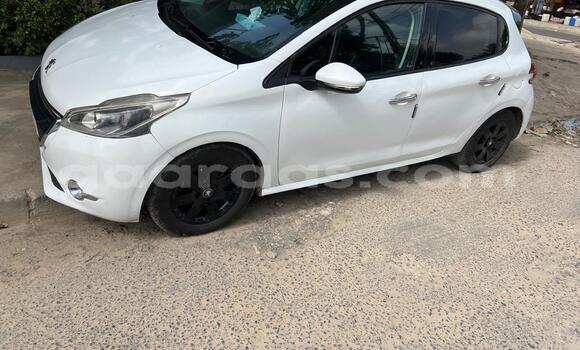Acheter Occasion Voiture Peugeot 208 Blanc à Dakar, Dakar Acheter Occasion Voiture Peugeot 208 Blanc à Dakar, Dakar